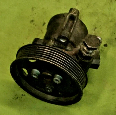 Pompe de direction assistée / GOLF 4 1.9 TDI / 1J0422154D - Photo 1/4