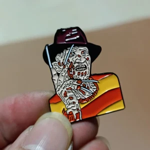 Freddy Kruger - A Nightmare on Elm Street - Enamel & Badge/Lapel Pin FREE POST - Picture 1 of 4