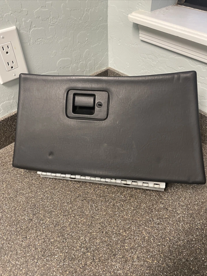 97 LINCOLN MARK VIII TABLERO PANEL DE INSTRUMENTOS GUANTE COMPARTIMENTO DE ALMACENAMIENTO CAJA CONTENEDOR Foto 1 de 4