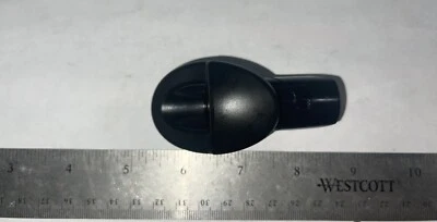 Ojal de antena OE 2013 Toyota Sienna 86392 08020  Foto 1 de 4