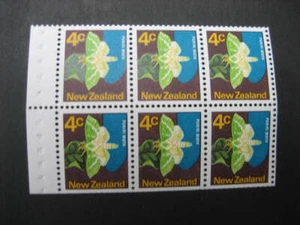 NEW ZEALAND NHM BOOKLET PANE-1971 4c WMK SIDEWAYS INVERTED SG 919b - Picture 1 of 1