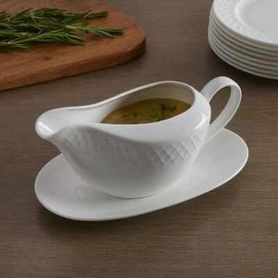 NUOVO Mikasa Trallis TRELLIS SALSA BIANCA BARCA CON SUPPORTO Bone China 8" 15 oz - Immagine 1 di 4