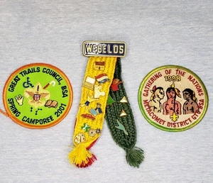 Vintage BSA Cub Scout Webelos dreifarbiges Schulterband Verdienstabzeichen & 2 Patches  - Bild 1 von 4