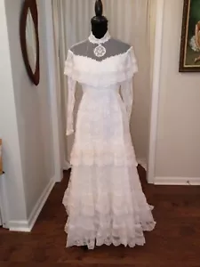 VINTAGE 1970 Abito da sposa ispirato al sax Gunne prairie PIZZO RUFFLES BIZZEFFE XS S ECC! - Foto 1 di 12