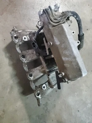 Colector de admisión 94 95 96 97 98 Mitsubishi Galant 2.4 SOHC 4G64 Foto 1 de 4