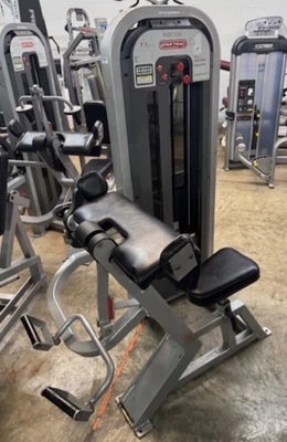 Star Trac | Rizo de bíceps de impacto Foto 1 de 4