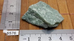 QUARTZ VERT pierre brute mineraux lithotherapie esoterisme collection reiki brut - Picture 1 of 1