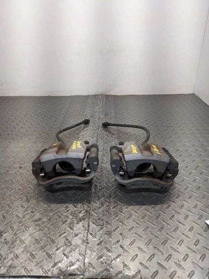 Juego de pinzas traseras para sedán LEXUS IS250 14-15 Par de pases a la derecha e izquierda OEM 1176294 Foto 1 de 4