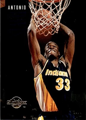 1994 SkyBox #65 Antonio Davis - Indiana Pacers - Image 1 of 2