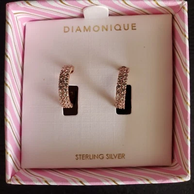 Pendientes de aro pequeños Diamonique Huggie de oro rosa sobre pavé de plata de ley nuevos sin etiquetas Foto 1 de 4
