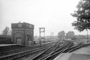PHOTO BR British Railways Station Scene - BEDFORD 1950 - Picture 1 of 1