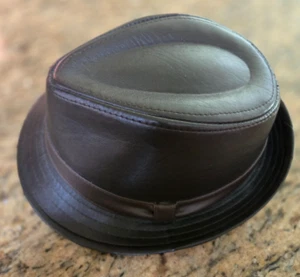 1921 DPC Mens Brown Faux Leather Vinyl Fedora - Size Med - Picture 1 of 8