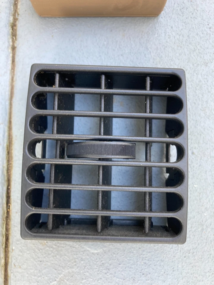 1991-1996 Chevrolet Impala SS Caprice Left or Right Dash A/C Air Vent Black OEM - Image 1 of 1