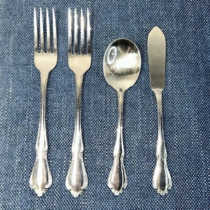 Oneida Deluxe Chateau Lot Of 4 Pieces stainless flatware Fork Spoon Butter Knife - Picture 1 of 7