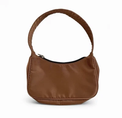 Mini bolso de mano hobo de nailon con hombro marrón con cremallera asa ancha en blanco Foto 1 de 4