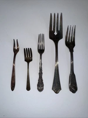 Set Of 5 Meriden Etc Silver Plate Forks Small And Large Charleston Estate - Image 1 of 4