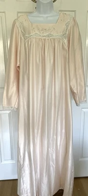 NOS Vanity Fair- Feminino L- Camisola Longa de Cetim- Bordada- Forrada de Algodão - Imagem 1 de 4