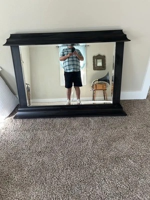 Espejo negro grande cajón y barril Foto 1 de 2