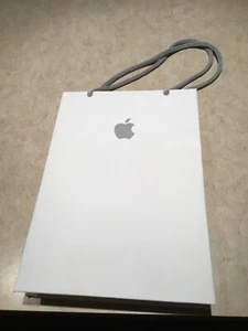 Auténtica bolsa de compras de papel con logotipo de Apple Store 6 x 8 1/2 x 3 - Imagen 1 de 3