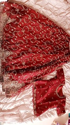 lengha boda. Talla 6-8. Rojo intenso/borgoña. Usado una vez. Vestido de novia asiático.  Foto 1 de 4