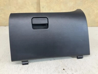 17 18 19 20 21 Mitsubishi Mirage Guantera Compartimento de Almacenamiento OEM B Foto 1 de 4