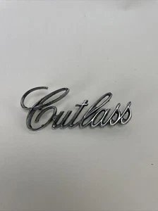 Oldsmobile Cutlass 1971-72 vintage OEM "Cutlass" maletero emblema escritura GM 9851757 - Imagen 1 de 2
