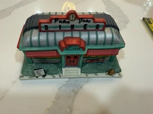 Santas Best Spirit of America Papa Joes Diner Christmas Village building - Picture 1 of 8