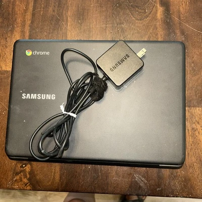 Chromebook Samsung XE500C13-S02US 11,6 pulgadas  Portátil Intel Celeron 4 GB RAM 16 GB SSD Foto 1 de 3
