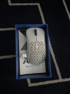 PULSAR GAMING GEARS - XLITE V2 MINI BEZPRZEWODOWY ULTRALEKKI (55 G) BIAŁY - Zdjęcie 1 z 5