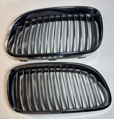 Оригинальные передние почечные решетки для BMW 2012 328i — хромированный вид, бывшие в употреблении, хорошее состояние - Изображение 1 из 4