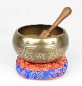 Beautiful 10.5 cm Rim Om Mani Padme Hum 5" Singing Bowl with Stick and Ring 756g - Picture 1 of 5
