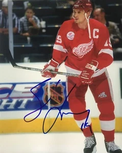 Steve Yzerman Detroit Red Wings Signed 8x10 Photo - Picture 1 of 2