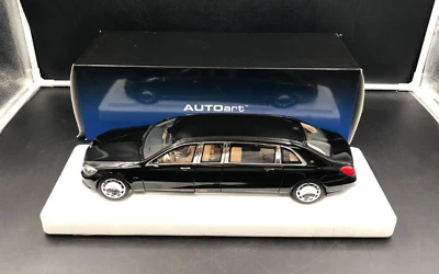 Coche modelo fundido a presión compuesto AUTOart Mercedes-Maybach S 600 Pullman escala 1:18 Foto 1 de 4
