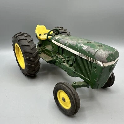 Trator utilitário ERTL John Deere 2010 Gen 1 WF #584 metal fundido escala 1/16 - Imagem 1 de 4