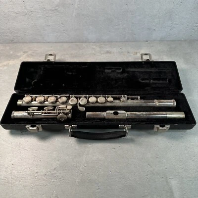 Flauta enchapada en plata Commonhardt Artisan 2SP con estuche rígido negro Foto 1 de 4