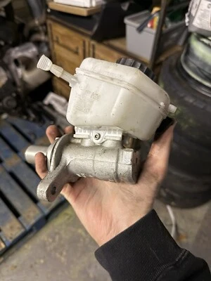BMW 1 3 4 M4 Series M 135i 2016 F20 F21 F30 F31 Brake Master Cylinder 702619 - Image 1 of 2