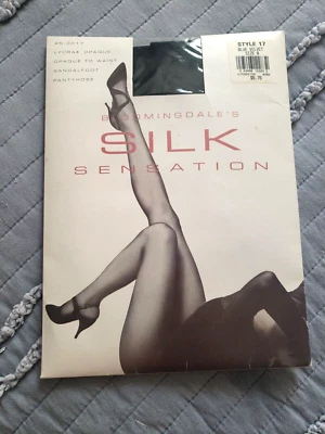 Pantimedias Bloomingdale's Silk Sensation Opacas Sandalia Azul Terciopelo Talla B Foto 1 de 4