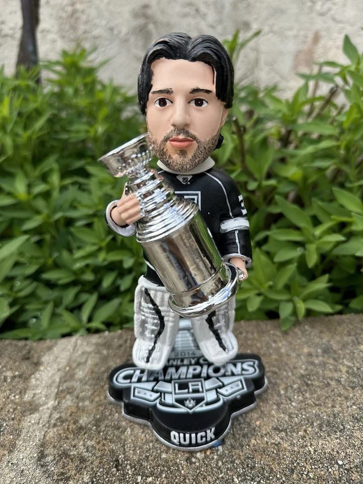 LA Kings Jonathan Quick 2014 Stanley Cup Champion BobbleHead 8" 475 / 2,014 LE ! - Image 1 of 4