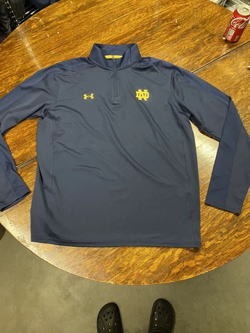 NEW Men's Notre Dame Under Armour Sideline 1/4 Zip Loose Lightweight Large Cover