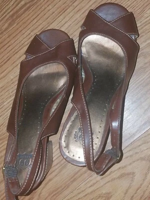 Tacones bloque marrón sintético talla 5 Route 66. Fácil encendido/apagado. Foto 1 de 4