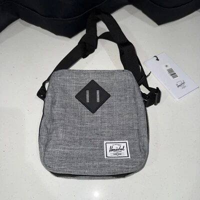 Bandolera Herschel Heritage Raven X Crosshatch Gris Brezo Festival Concierto Foto 1 de 4