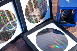 Framed Silicon Wafer Display for Vintage CPU Microchips Tech Wall Art - Picture 1 of 11