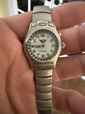 Reloj para mujer Chevy CORVETTE AUTOGLO (indiglo) vintage necesita batería nueva Foto 1 de 2