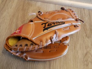 Vintage Minnesota Twins 2525 Souvenir Baseball Glove Coca Cola Mc Donalds youth