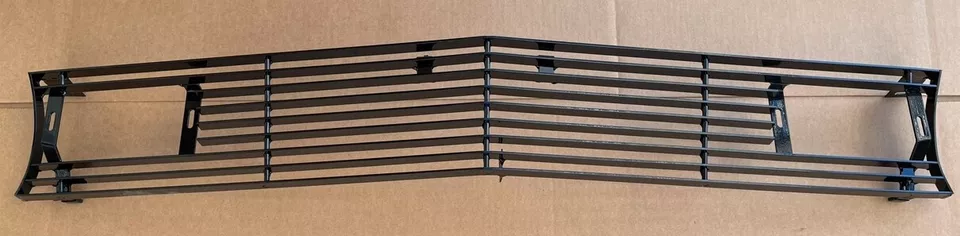 Parrilla delantera Ford Maverick 1970-1977 estilo Billet negro pulido con luz deportiva Foto 1 de 1