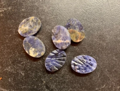 25 cabujones de piedra de sodalita genuina tallada en la parte superior texturizada 14 x 10 mm piedras únicas Foto 1 de 2