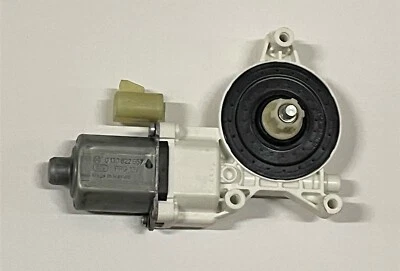 Motor de ventana OEM #19179943 (delantero, lado del conductor) Foto 1 de 4