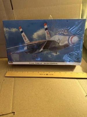 Hasegawa 1:72 F-14A Tomcat BICENTENNIAL  Model Kit  - Image 1 of 4