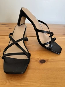 Damen-Sandalen 8,5 schwarz Kunstleder Riemchen Absatz eckige Zehenpartie offene Zehenpartie - Bild 1 von 7