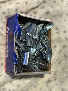 ONE Open BOX OF 75 Powers Fasteners 04121 Toggle Bolts 3/8" X 2” - Picture 1 of 2